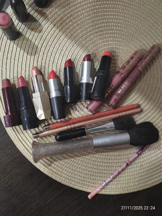 Помады косметика