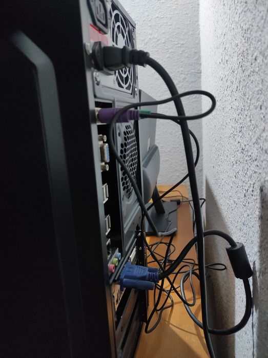 Kampyuter Srochna sotiladi