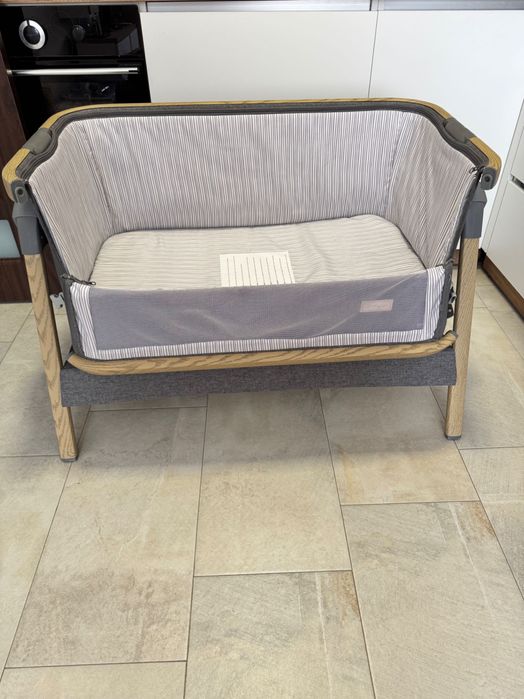 Бебешко легло next to me