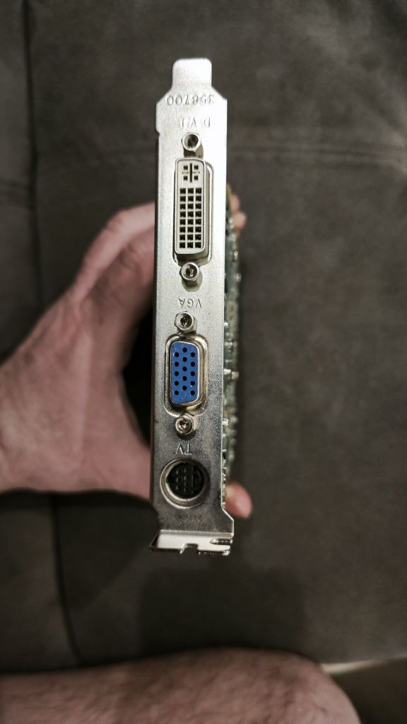 Продавам видеокарта NV GeForce 9500GT 512 МВ TV DVI PCI-E