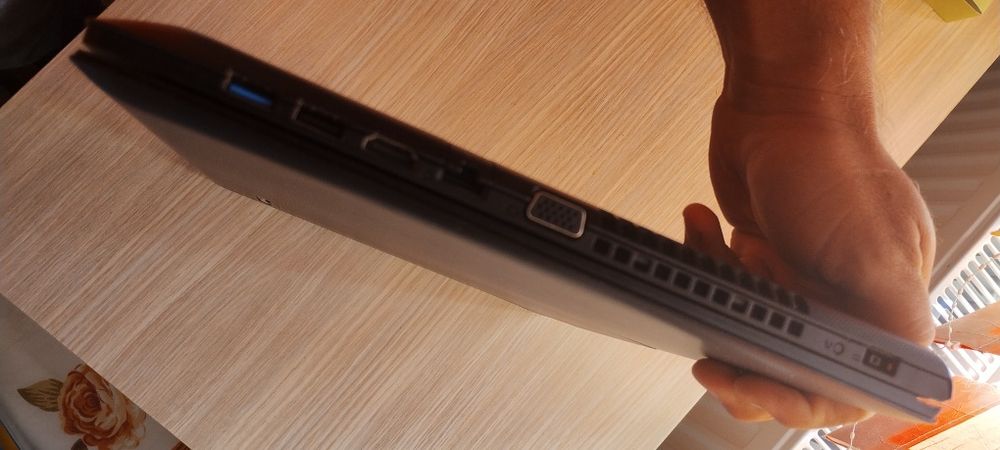 Vand laptop Lenovo
