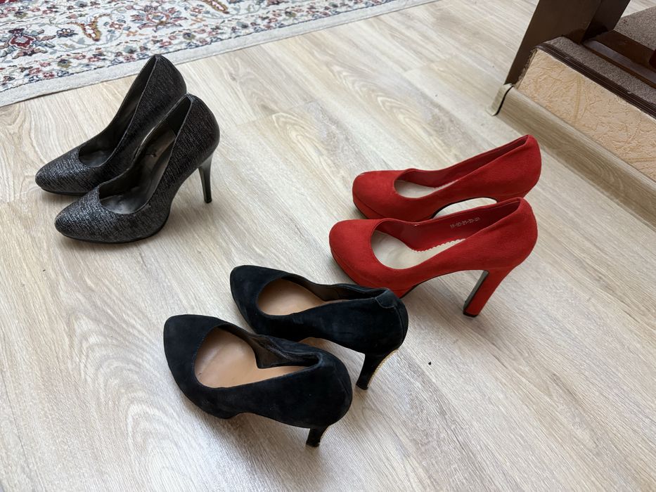 Продаютя женские туфли