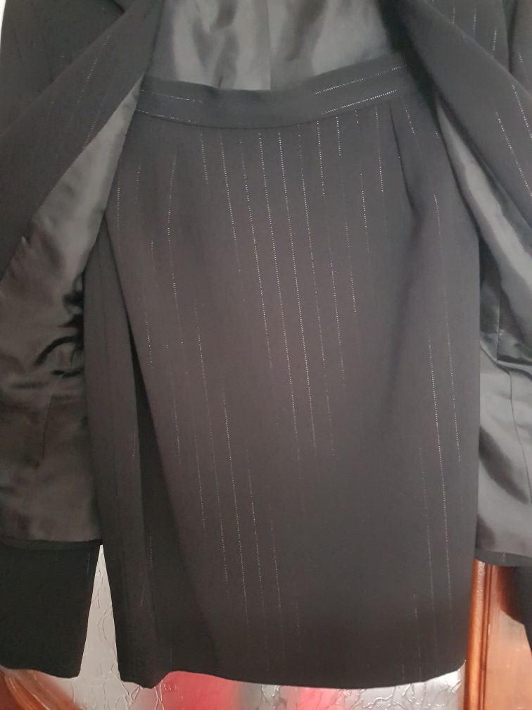 Costum office ,marca Niki, negru cu fir argintiu