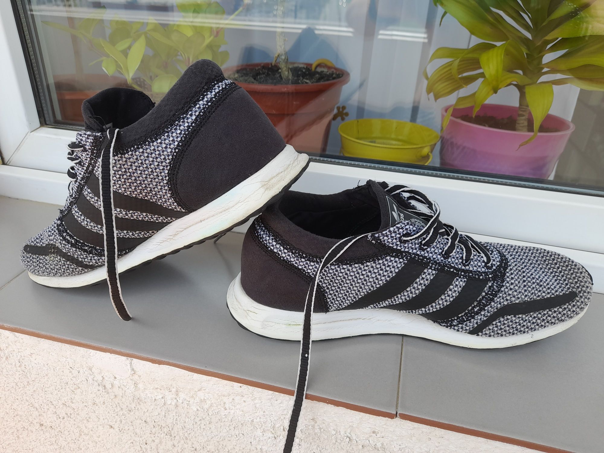 Vând pantofi sport Adidas, în stare buna, calitate, import.mar.40 1/2