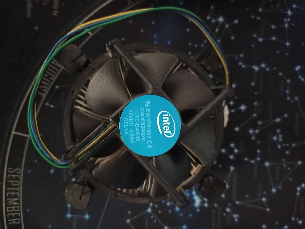 Продавам процесор Intel Core i3-8100