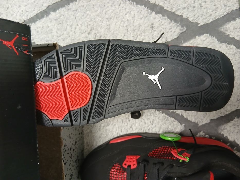 Air Jordan 4 × Red Thunder