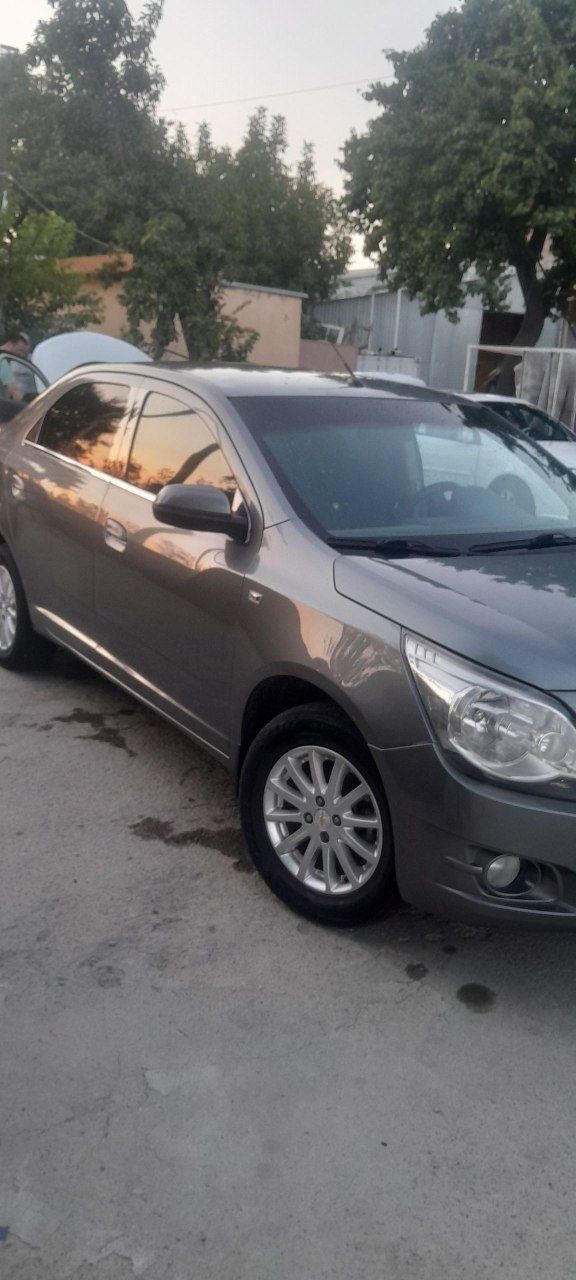 Cobalt 2013 avtamat sotiladi