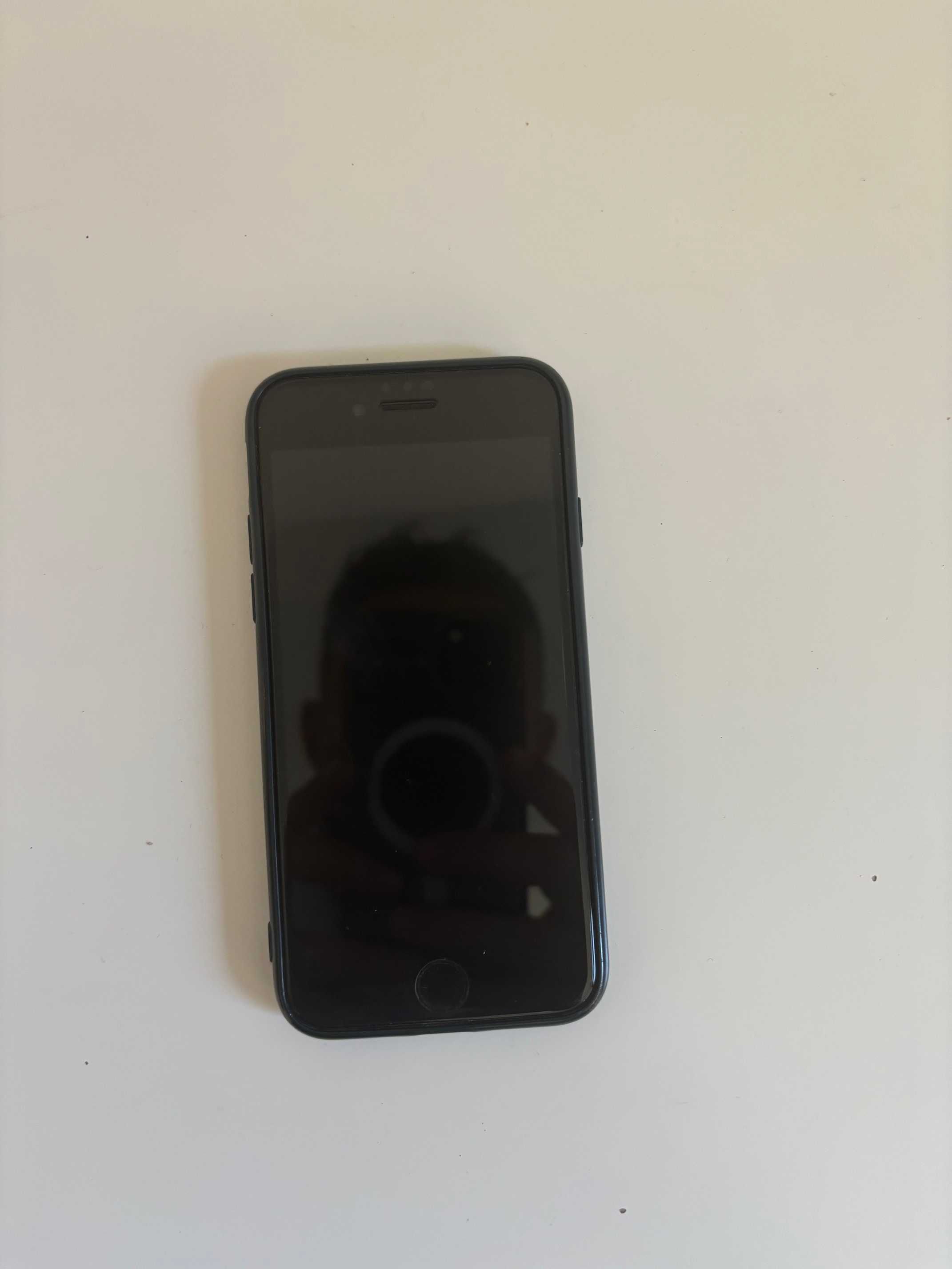 De vanzare Iphone 8, 64GB, stare buna de functionare, husa, folie noua