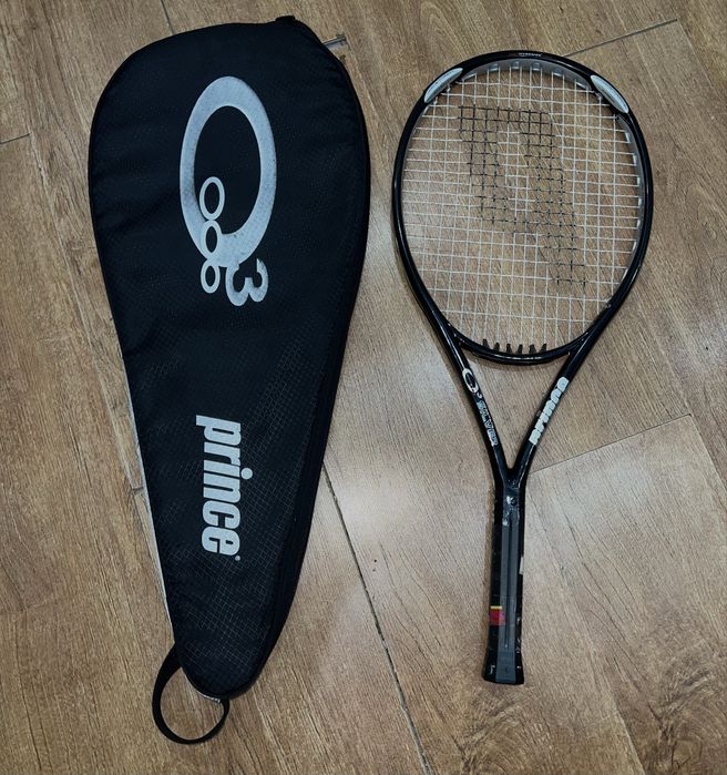 Теннисная ракетка