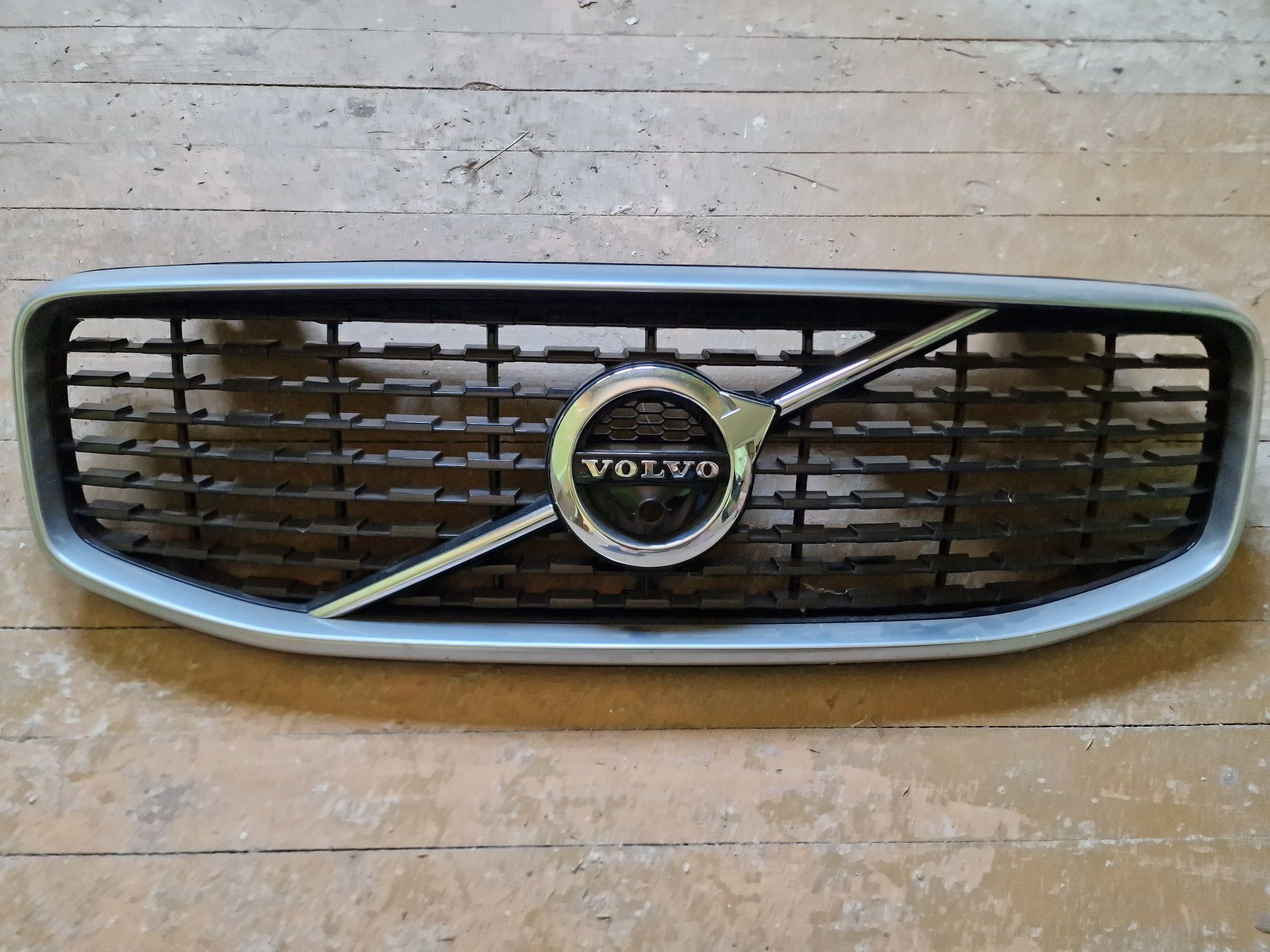 Volvo XC 60 решетка 2018