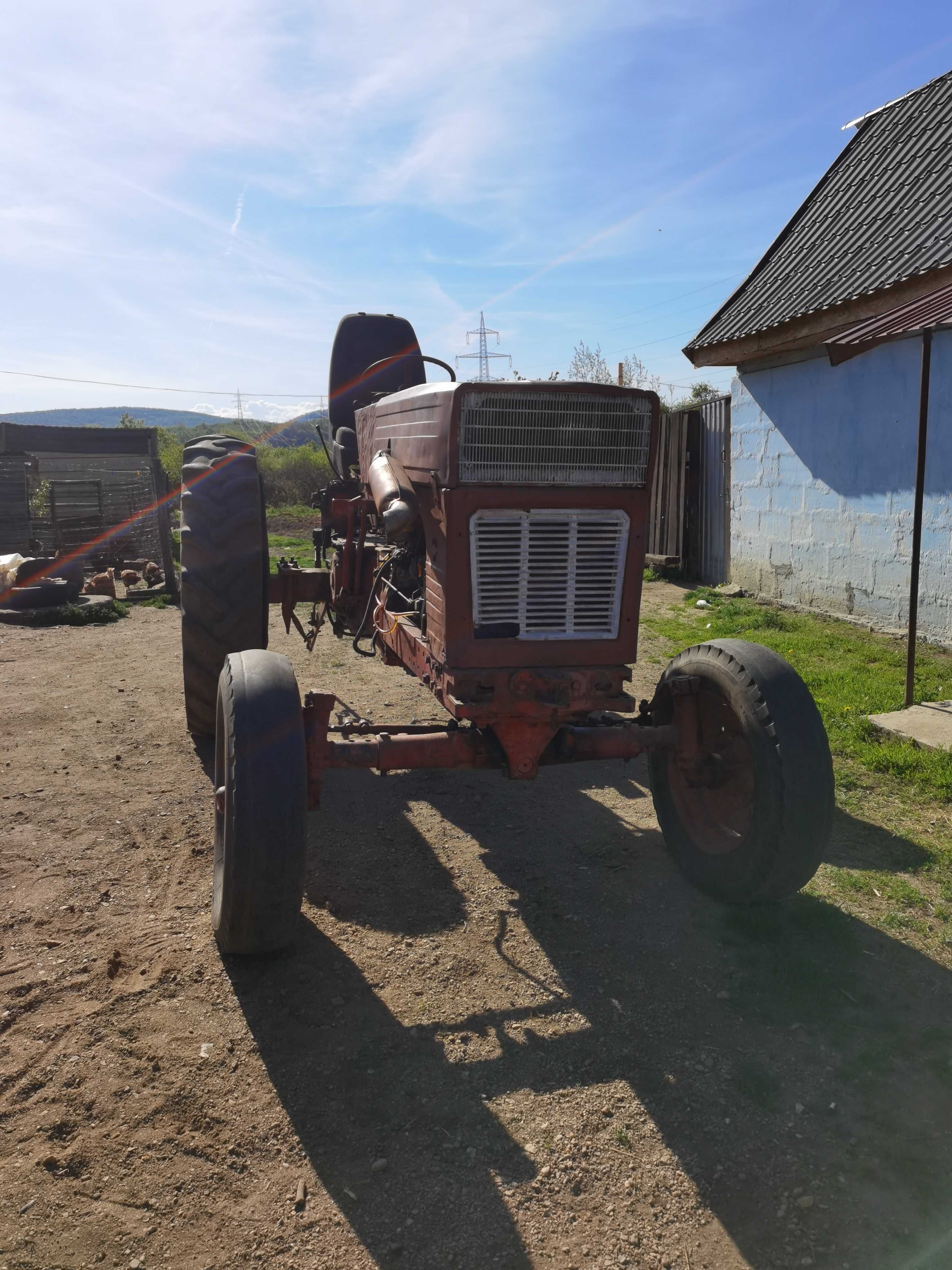 Vând Tractor u650 motor recent refăcut