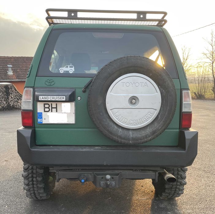 Toyota Land Cruiser J90 echipata de teren