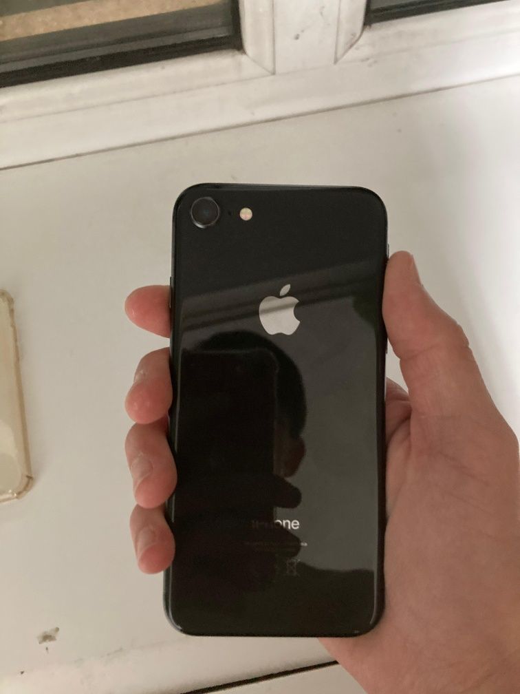 IPhone 8 64 - gb