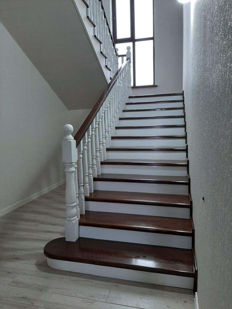 Изготовление и установка лестницы из ценных пород древесины