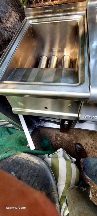 Vând friptoză pe gaz inox