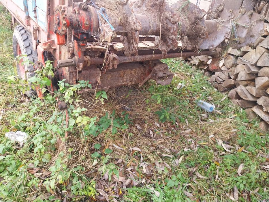 Vând mig imprastiat gunoi