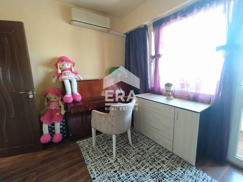 Четиристаен, ексклузивен, обзаведен апартамент за продажба, в санирана