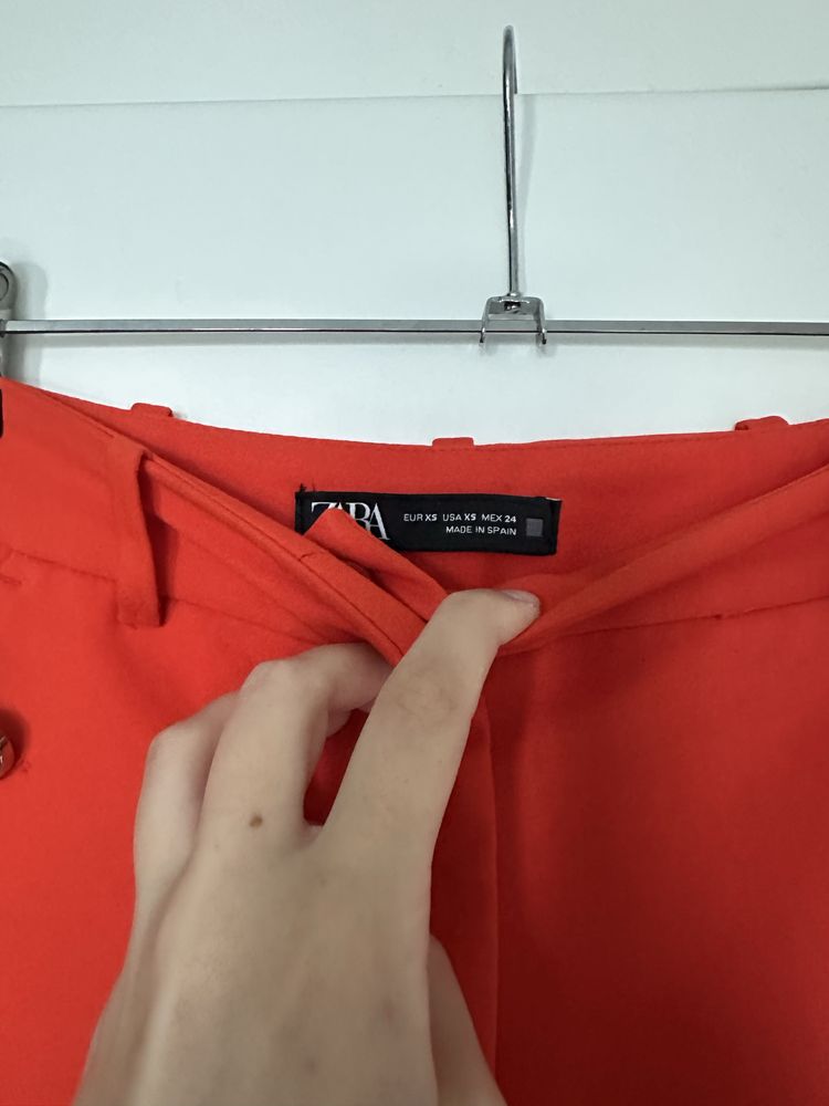 Лятни къси бели/червени къси панталони от плат Zara, размер ХС