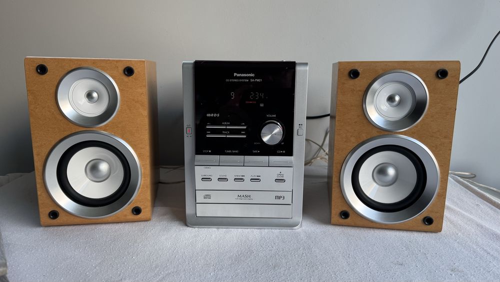 Combina audio Panasonic cu sunet foarte bun .