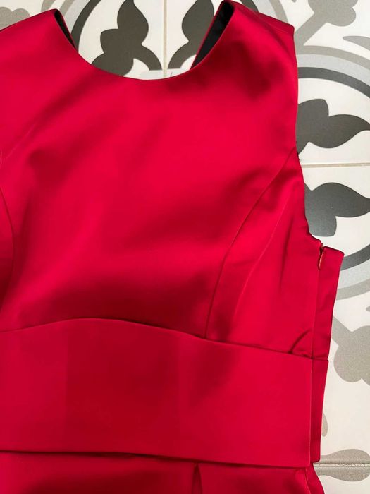 Прекрасна червена рокля Zara от тафта S размер