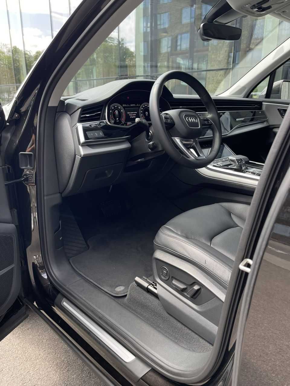 Продам отличный автомобиль AUDI Q7
