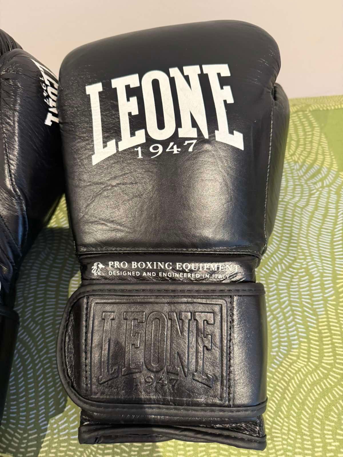 Оригинални боксови ръкавици Leone The Greatest Boxing Gloves -14oz