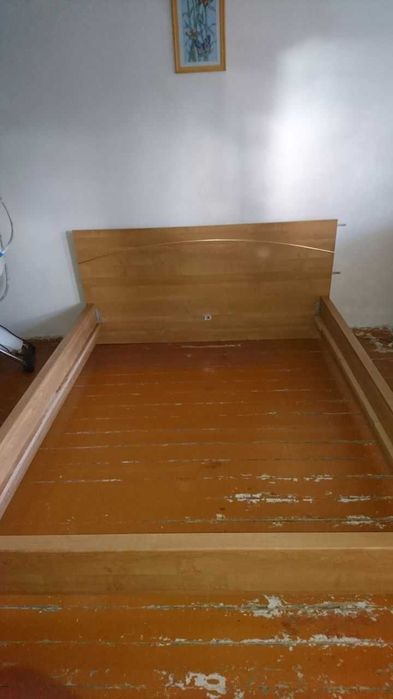 Польскую деревянную двуспальную кровать