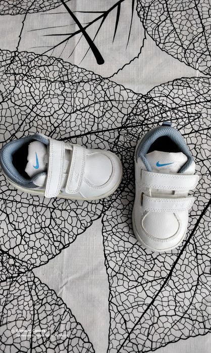 Нови кожени бебешки маратонки nike