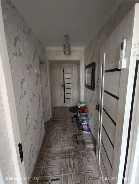 Продается Квартира авиасозлар-4. 2 ком переделано в 3ком в Яшнабадский