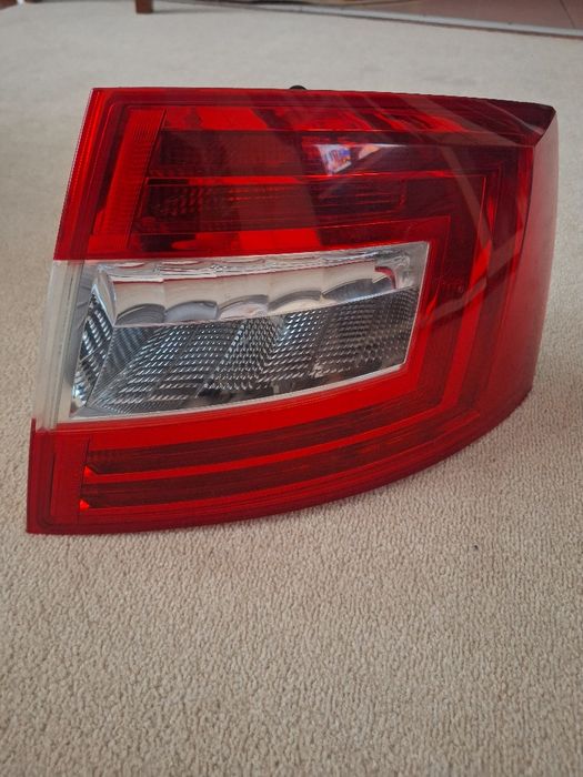 Vând stop dreapta spate Skoda Octavia 3