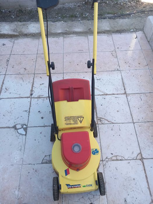 mașină tuns gazon electrică