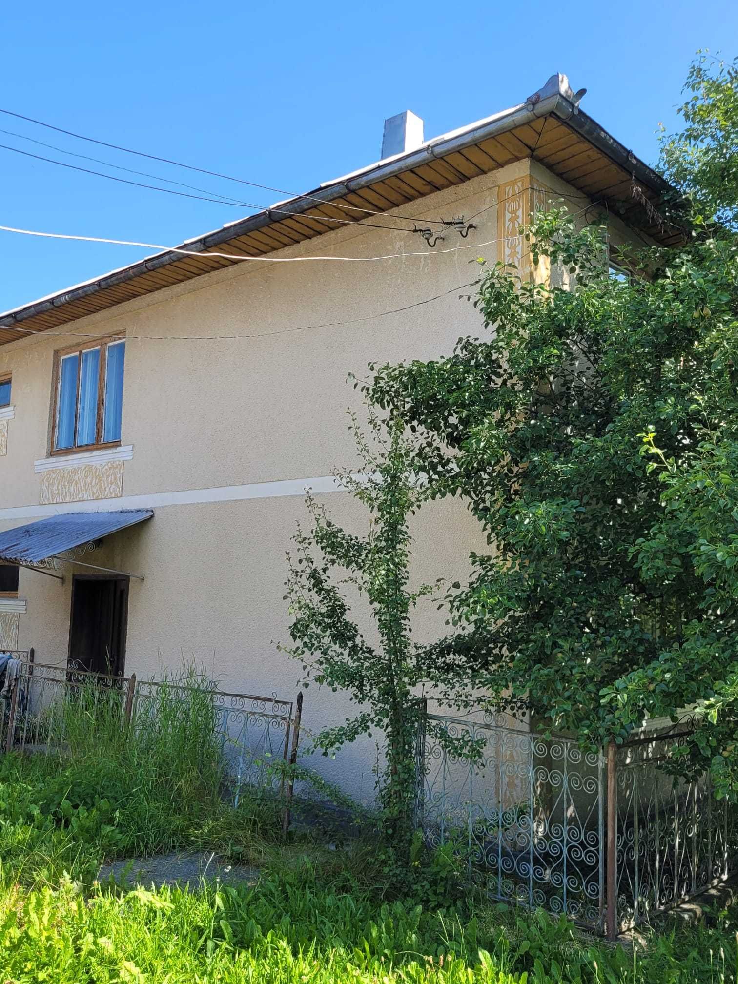 De vânzare casă în Rona de Sus, grădină, anexe și poartă tradițională