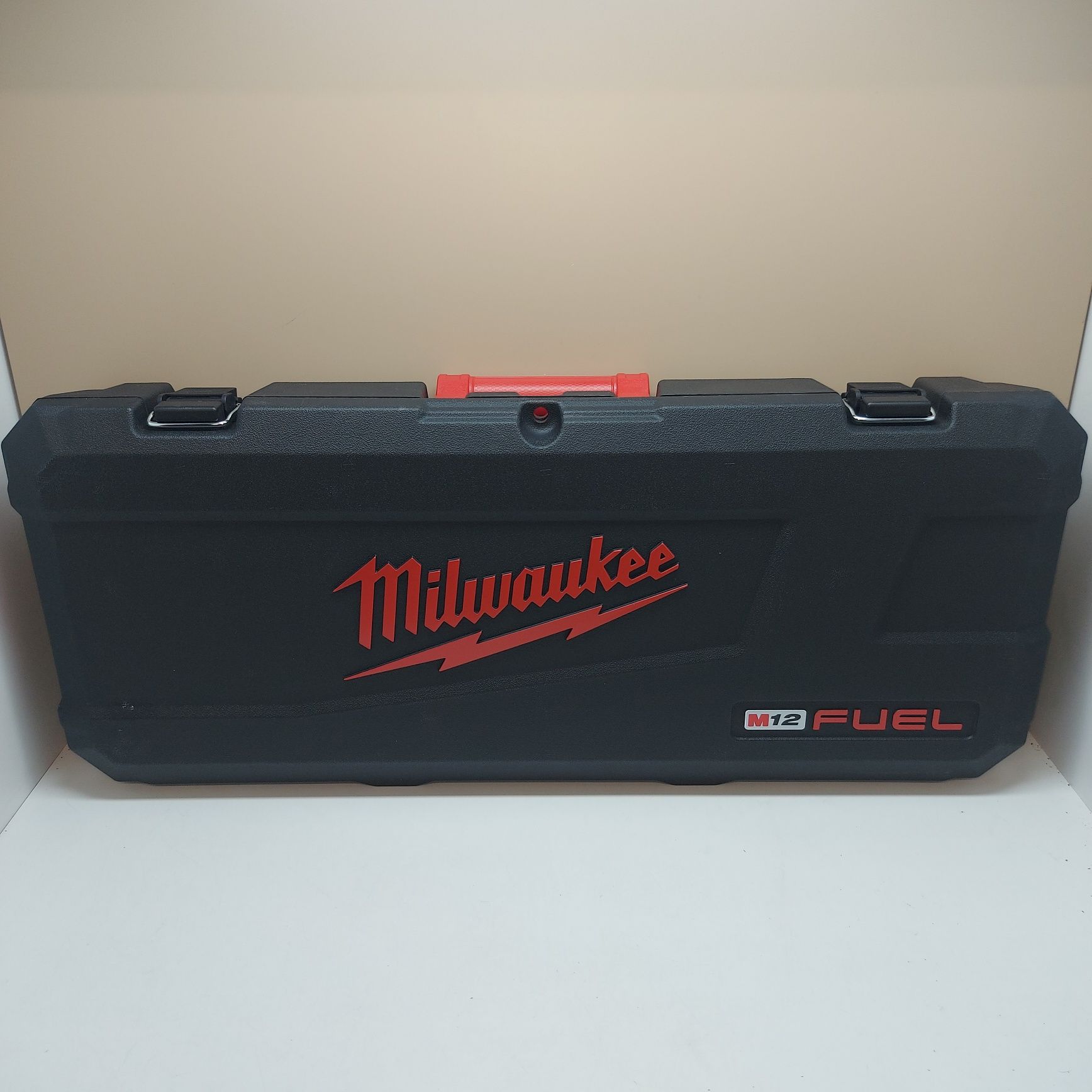 Акумулаторен динамометричен ключ Milwaukee M12 ONEFTR38-201C