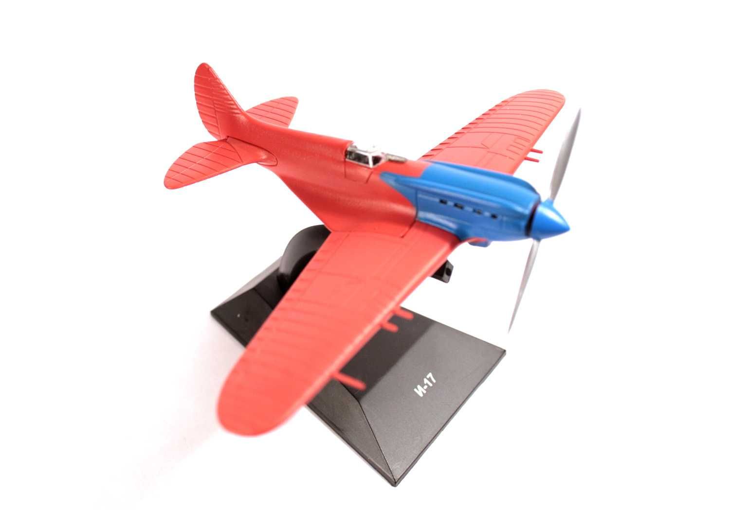 Коллекционная модель самолета игрушки Як-1 в масштабе 1:111