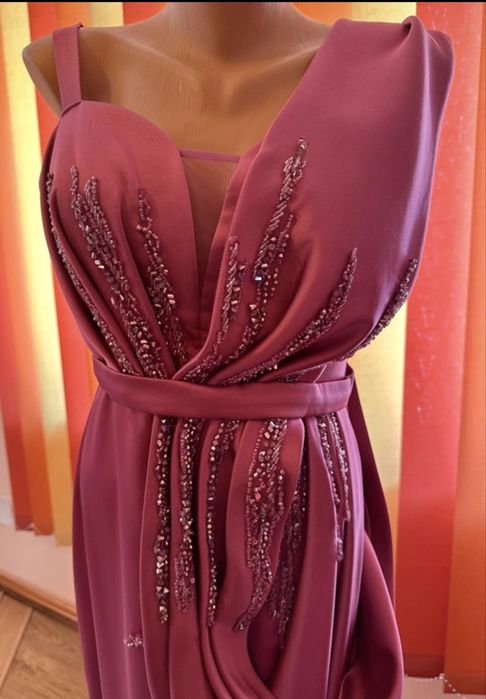 Rochie nasa eleganta cu trena, marimea 40/42