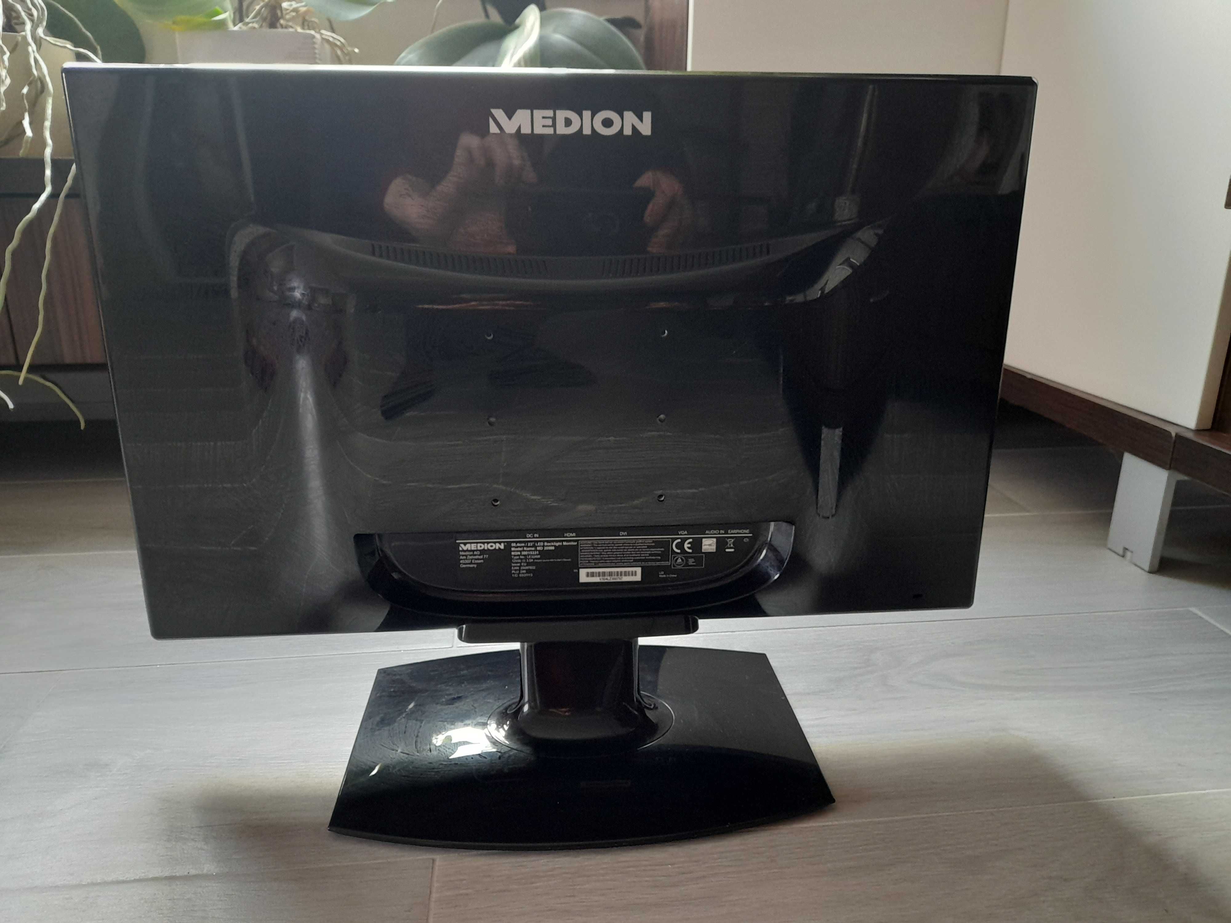 Monitor PC, firmele LG si MEDDION