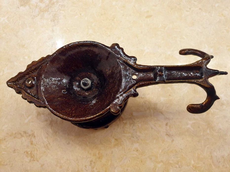 Cuier metalic fonta baroc