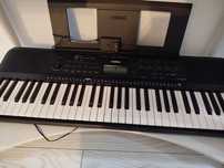 Vând Pianina Yamaha PSR E 273
