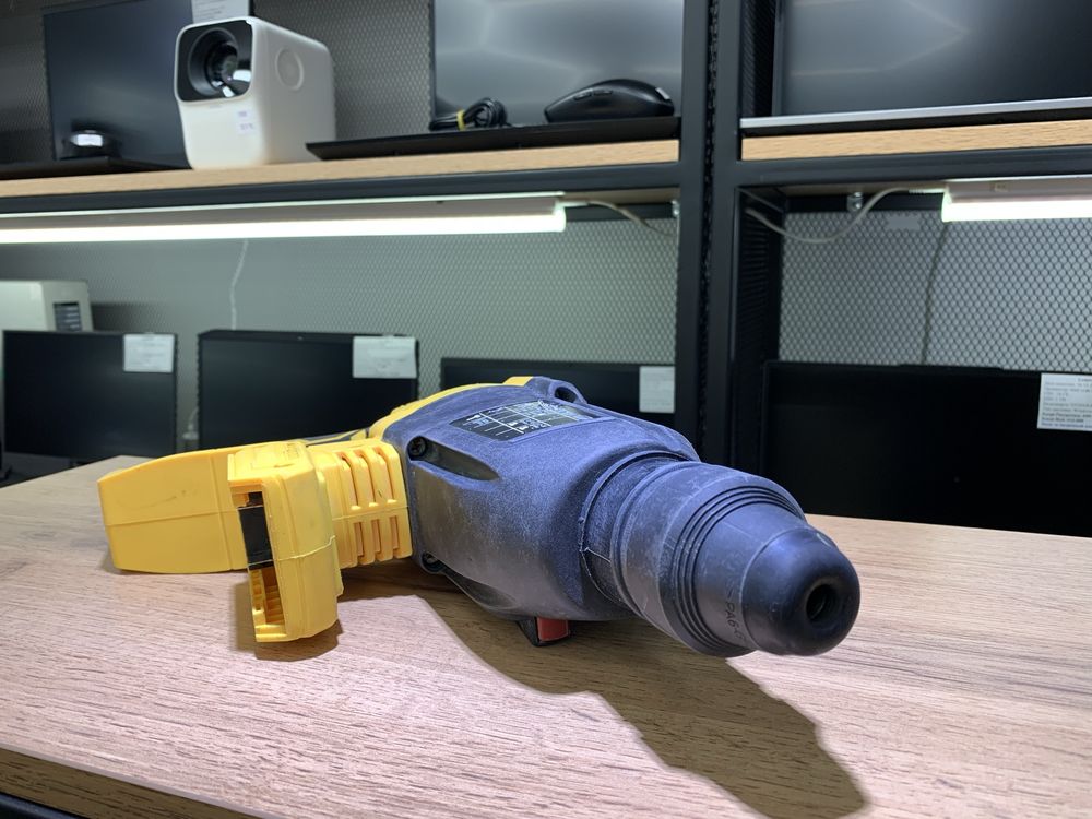 Набор Электроинструментов аккумуляторных DeWalt 4в1, с кейсом,10715/А1