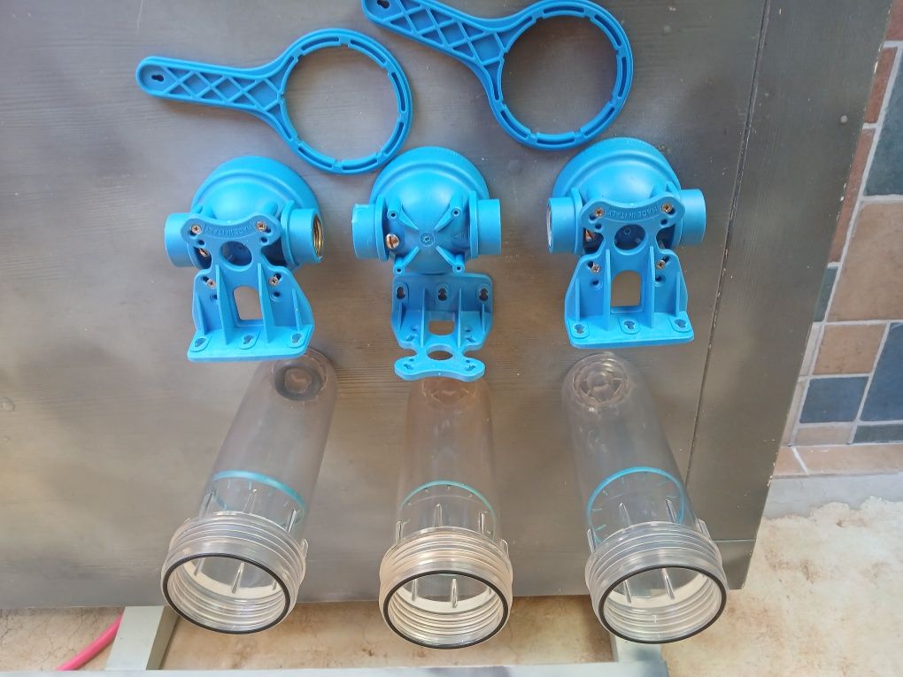 Три Филтъра за вода 10” BLUE COMPLETE 1″ с ключ и конзола