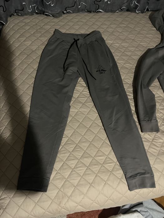 Сив екип на Flair в перфектно състояние