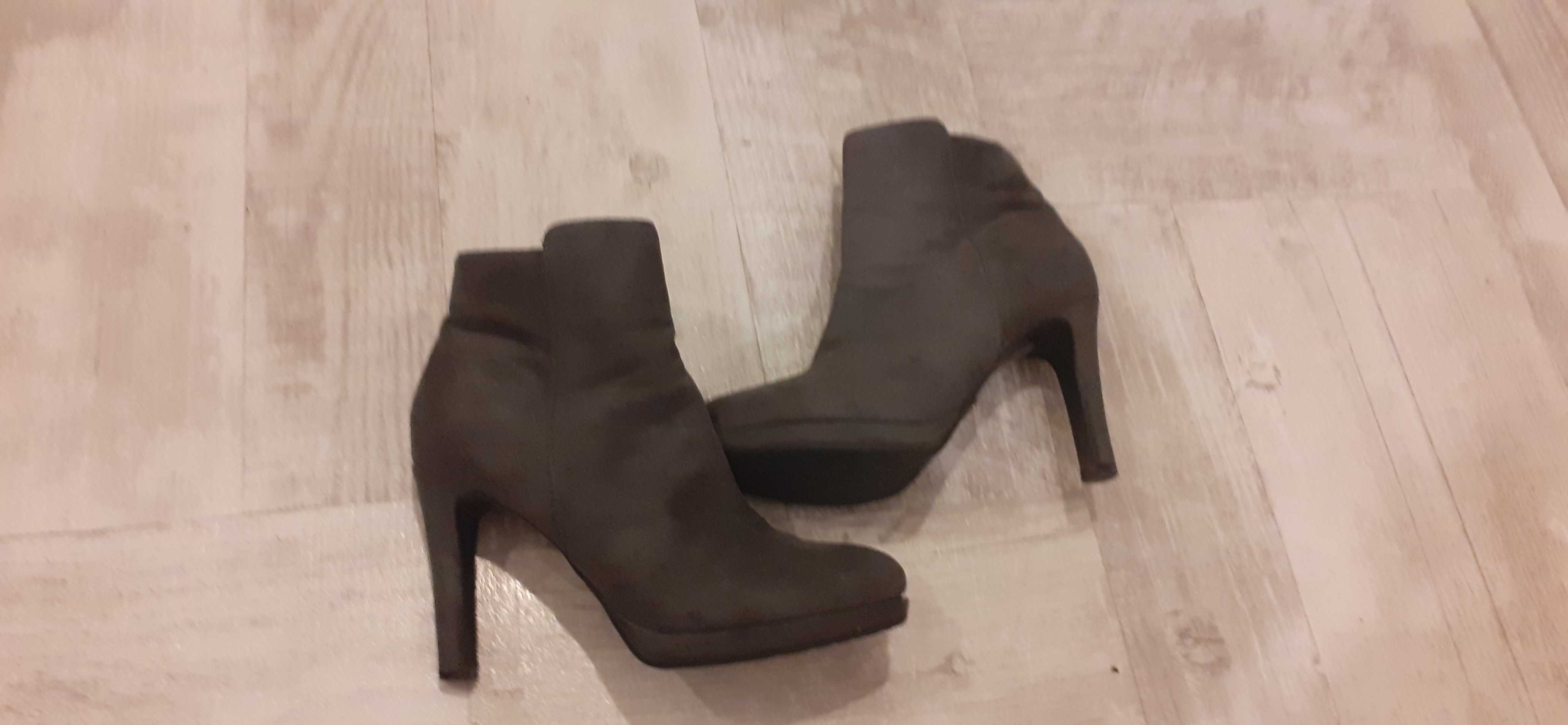 Ghete/botine mas 39, cu platforma, 2 perechi