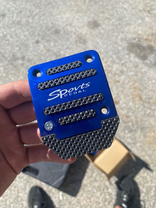 Споpmни педали за автомобил