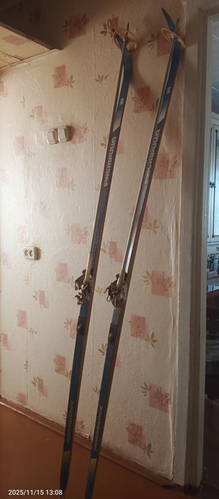 срочно продам лыжи с ботинками...4.000 тенге