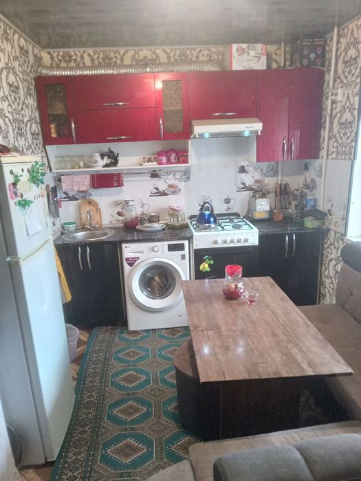 3 xonali kvartira sotiladi