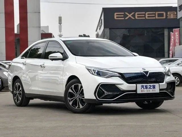 В наличии Nissan Venucia-D60EV