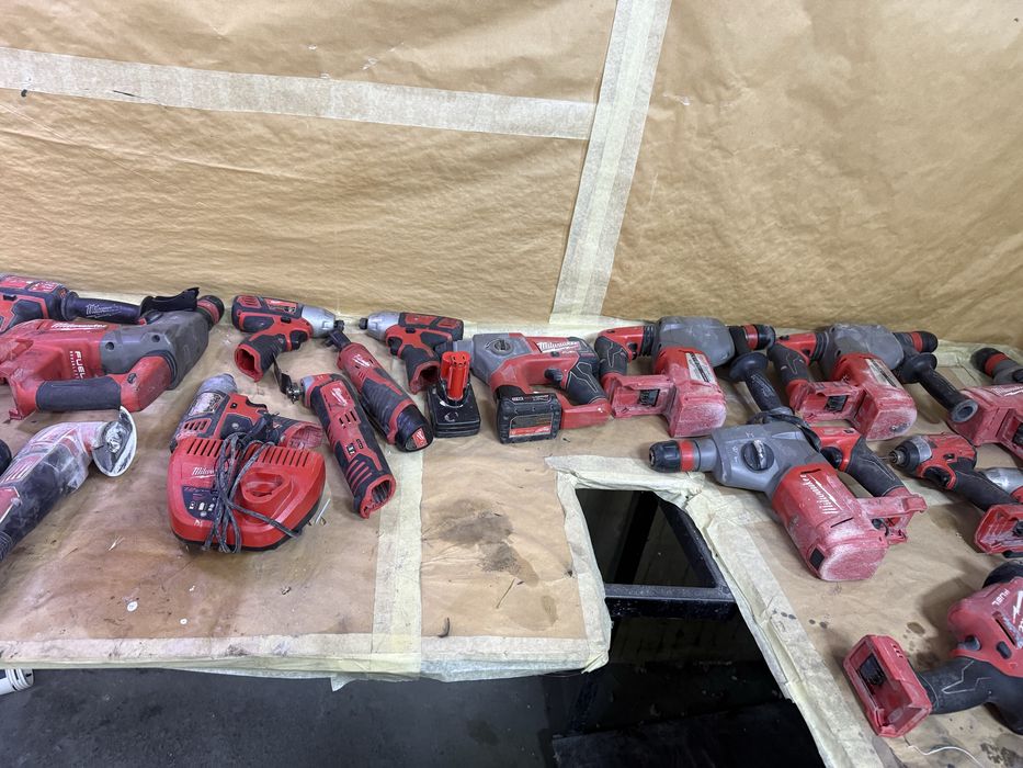 Milwaukee m18 si m12