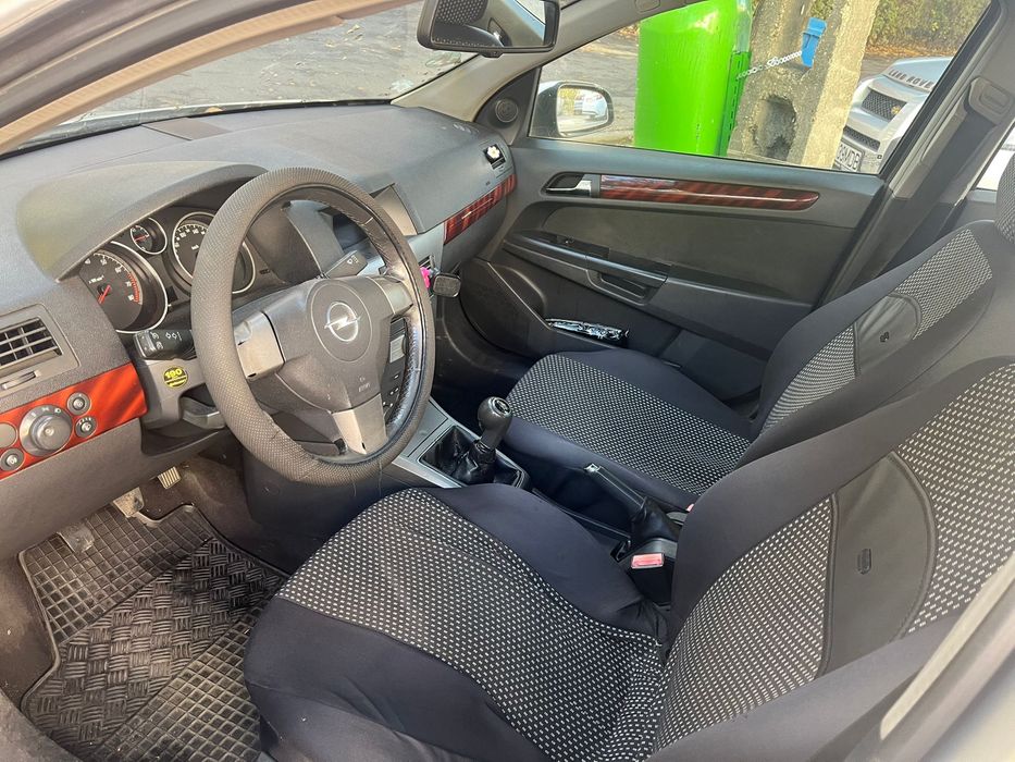 Vând Opel AstraH, an 2005