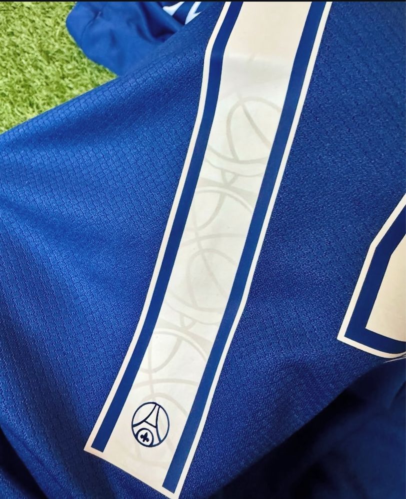 Тениска на Paris Saint-Germain / Desire Doue