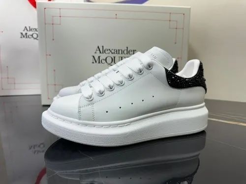 Alexander Mcqeen pietre Calitate premium